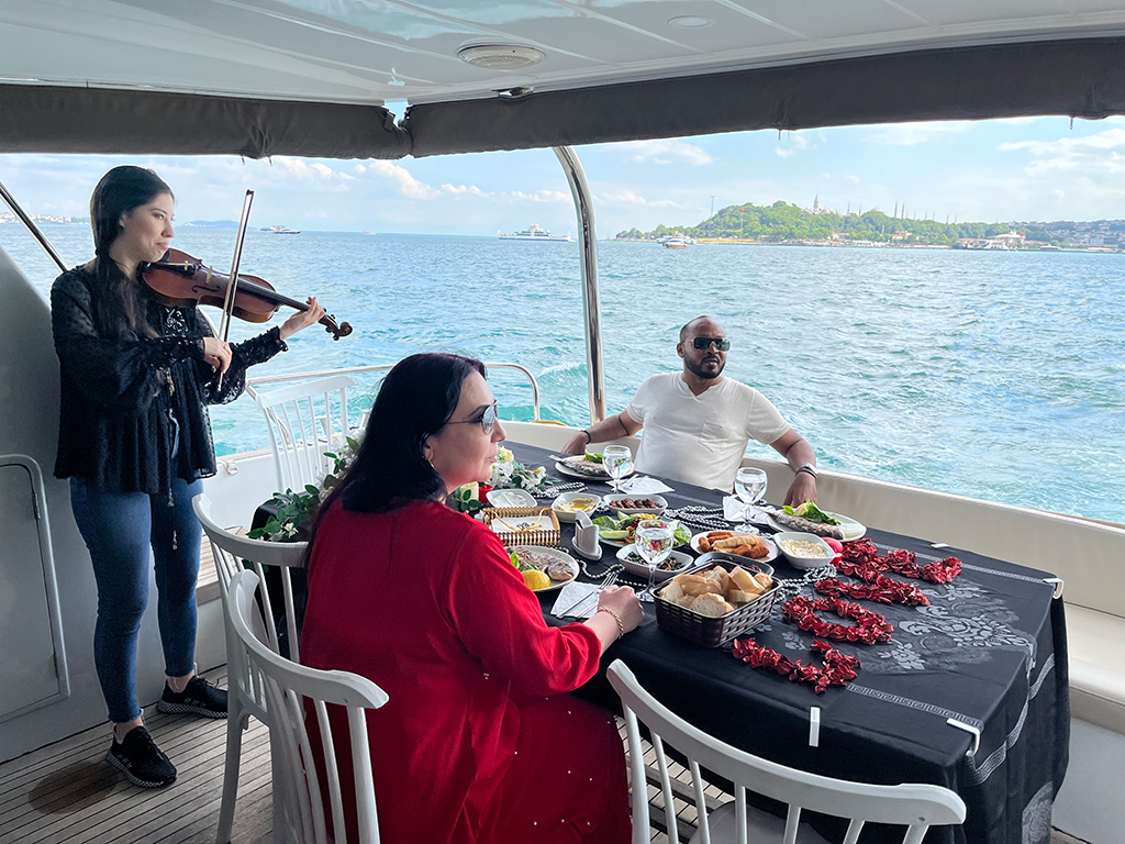 BEST Sunset Sail- Luxury Yacht Cruise - With Hotel Transfer & PROFESSIONAL GUIDE 